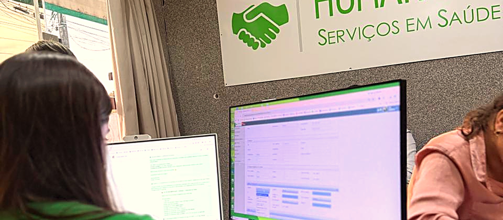 Estação de trabalho administrativa da Cooperativa Humanize na unidade em Natal/RN